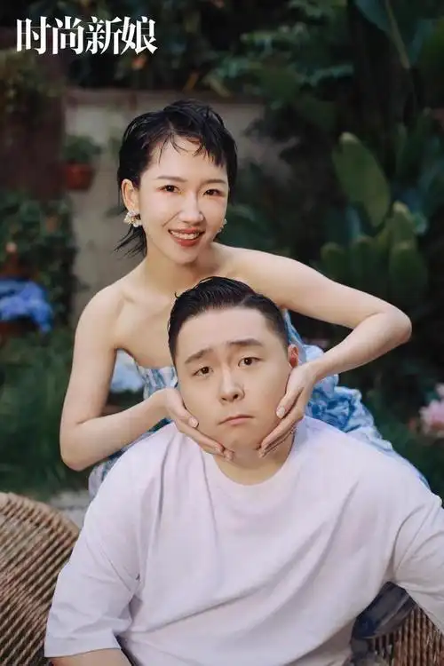 去年4月1日,郝劭文首度在个人社交平台公开恋情,并开心称自己求婚成功