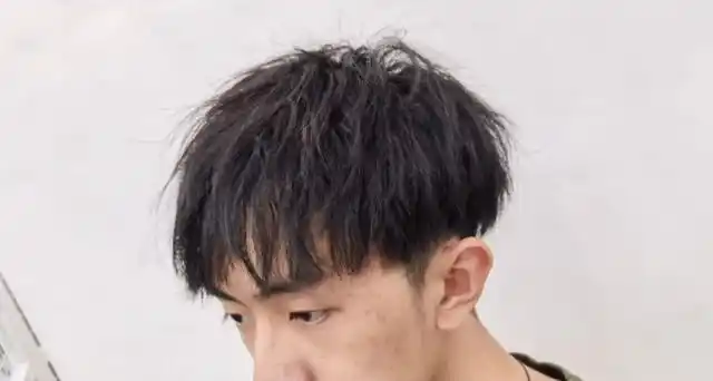 微分碎盖头发长度差不多要留到8厘米到15厘米左右,太短了不好分,太长