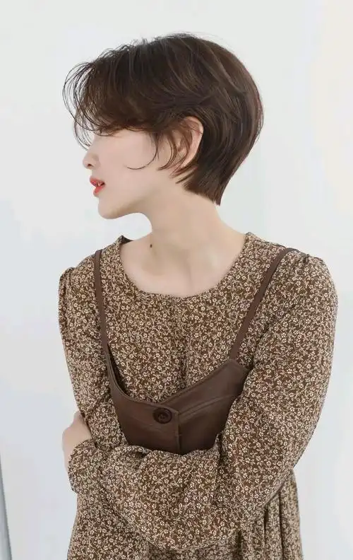 40岁左右的女性发型这样剪时尚年轻不老气