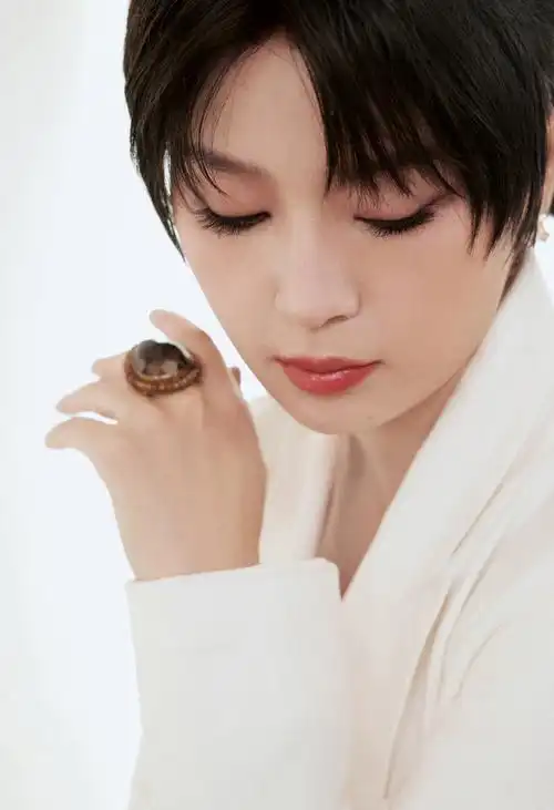 今晚20:00在老板@周笔畅 的歌声