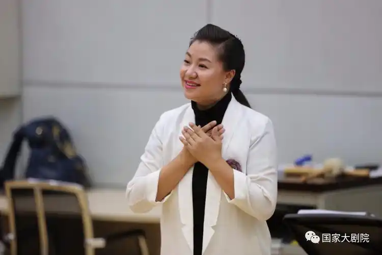 为大家演唱了歌剧《金沙江畔》的部分精彩唱段,同时,作曲家雷蕾与音乐