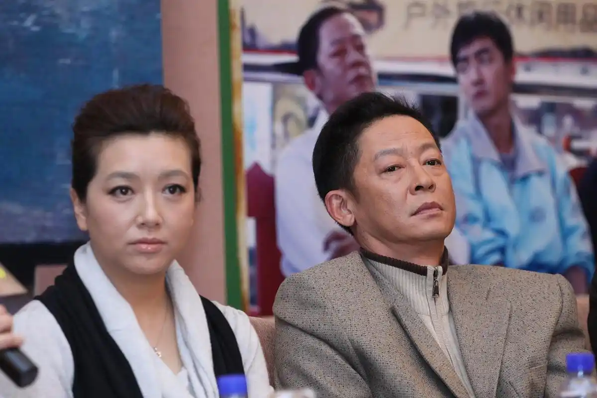 有一次,王志文和江珊出去吃饭,喝了几杯黄汤,他问江珊:"我们演夫妻20