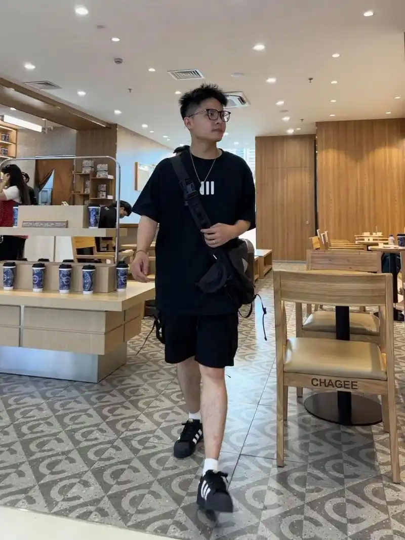 男友身高170cm | 体重130斤| 黄黑皮 原相机 分享一下男朋友今天的穿