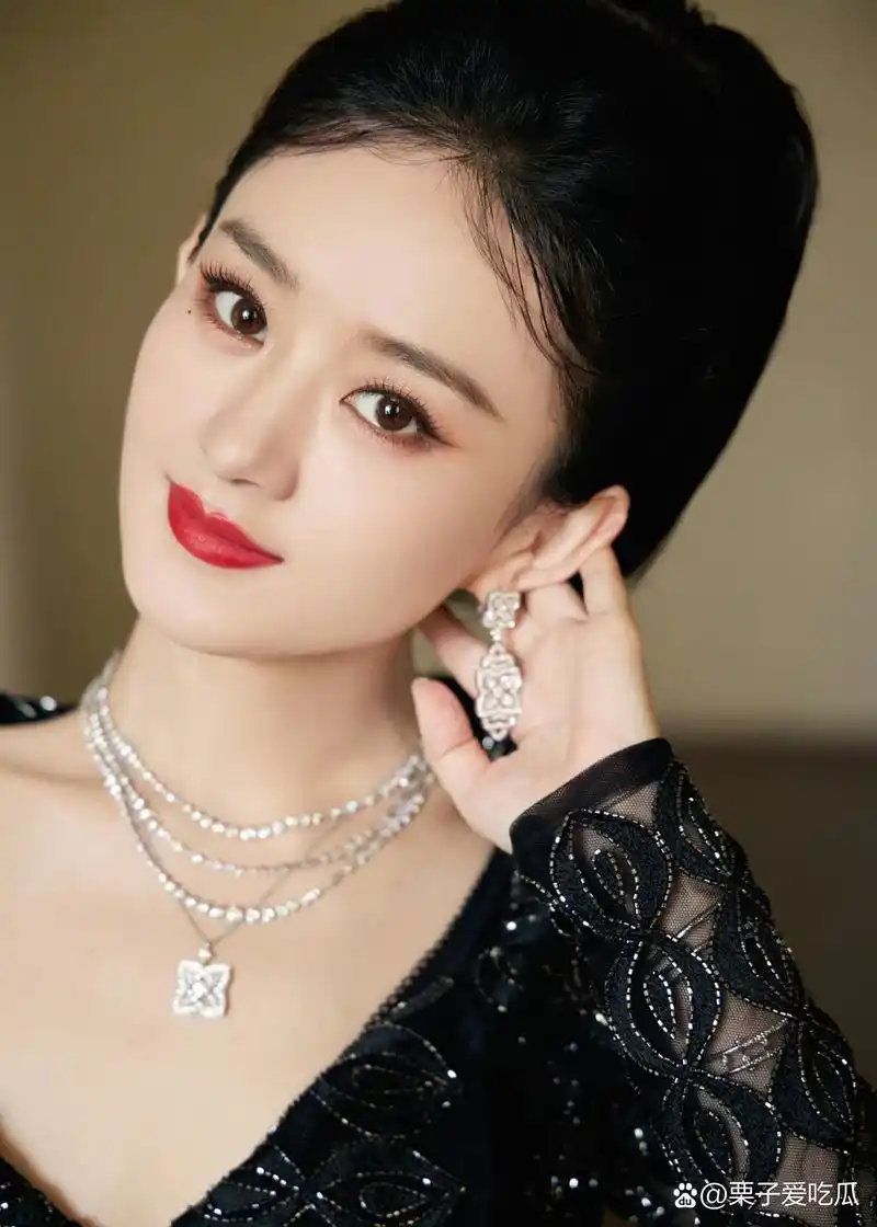 1,赵丽颖的汇源果汁商务代言,物料已拍,这个月会官宣.