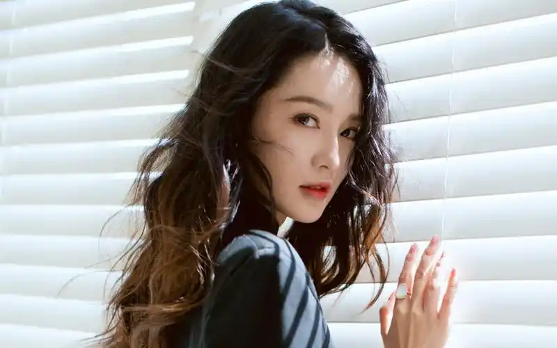 李沁优雅甜美壁纸-美女壁纸-高清美女图片-第5图-娟娟壁纸