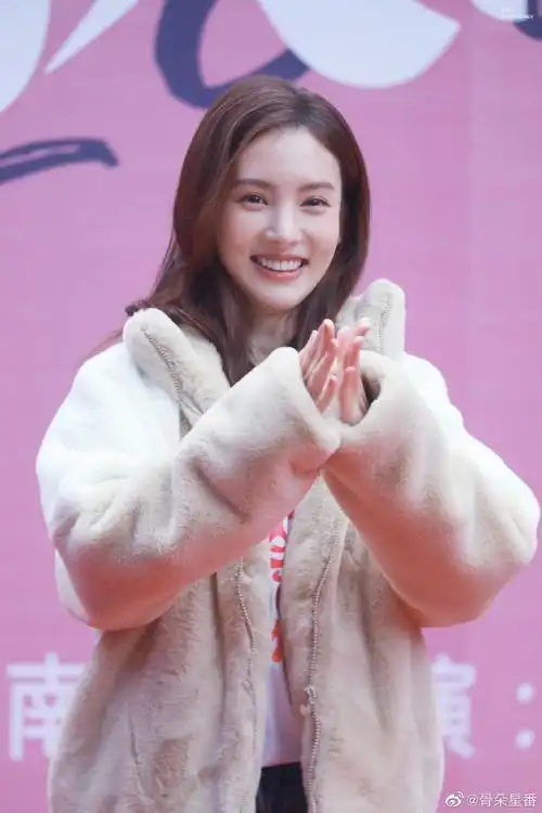 搬 金晨 王子异《不会恋爱的我们》开机