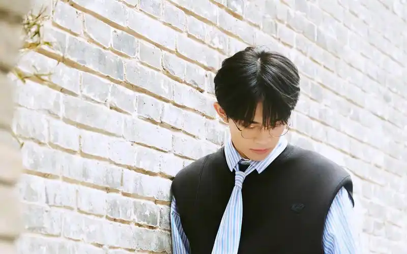 > 电脑壁纸 > 明星 > 大陆明星 > 易烊千玺青春洋溢活力帅气写真 高清