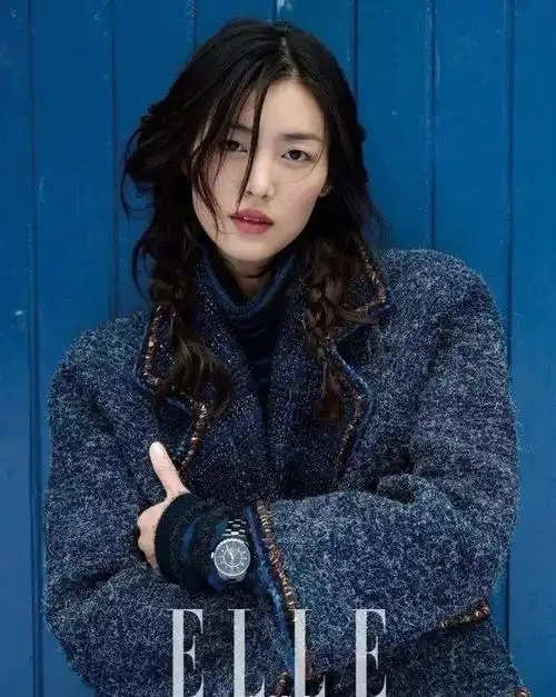 看似日常的发型也同样能拍大片,看我们的刘雯你就知道了.