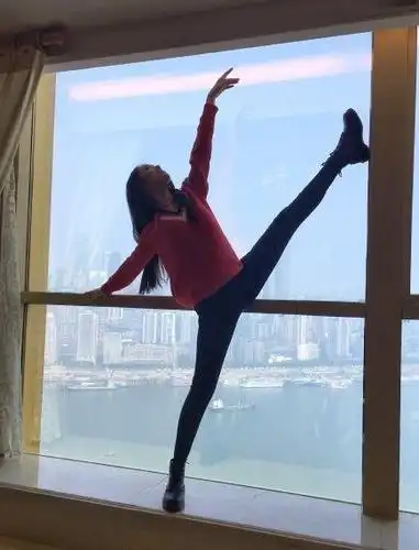 女明星身体有多柔软来看看让人惊艳的一字马