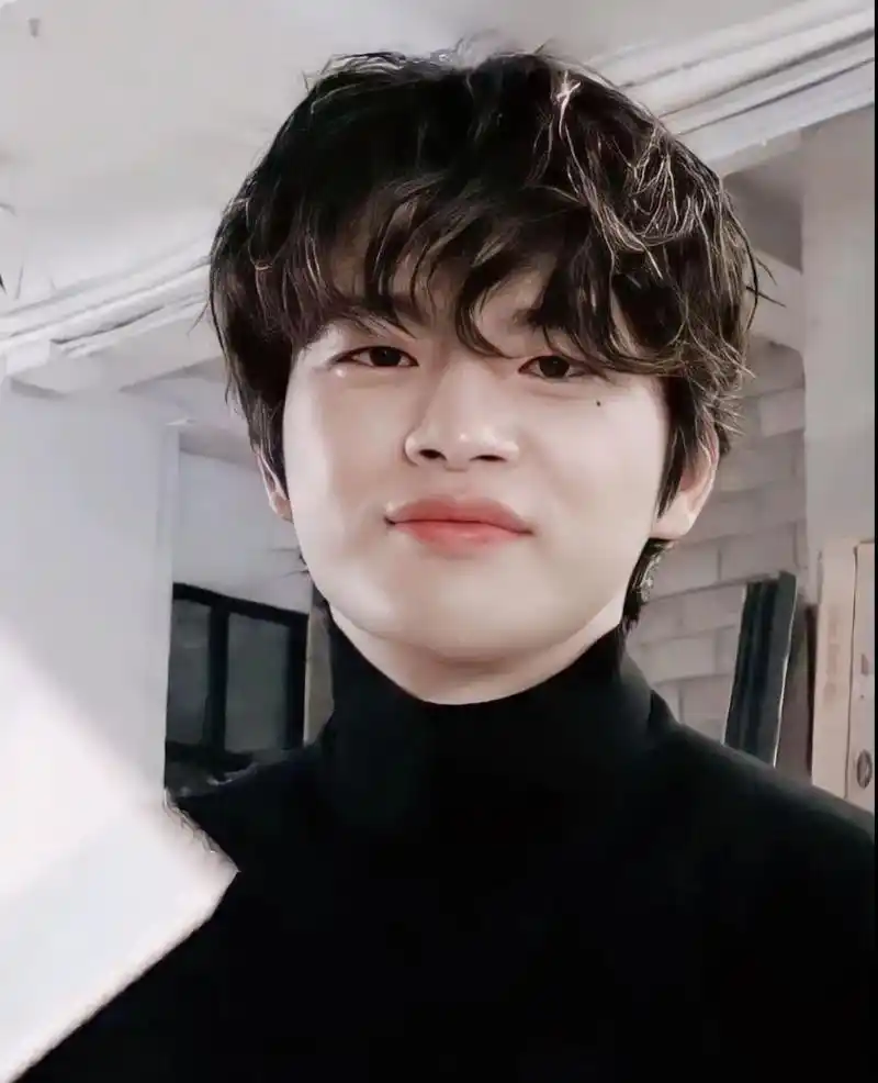 偷偷浪漫吧 避开世俗的眼光#徐仁国 #演员 #某天灭亡走进我 - 抖音