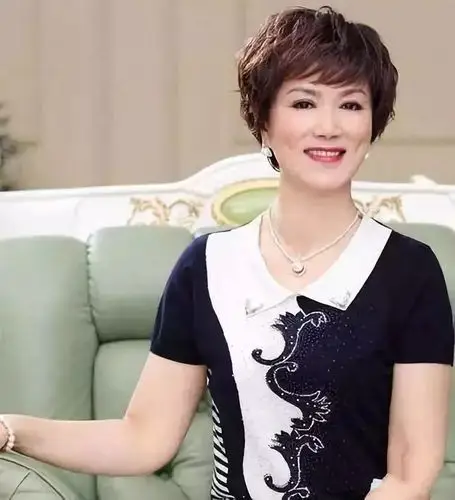7款最时尚的中老年发型看看哪款适合你妈