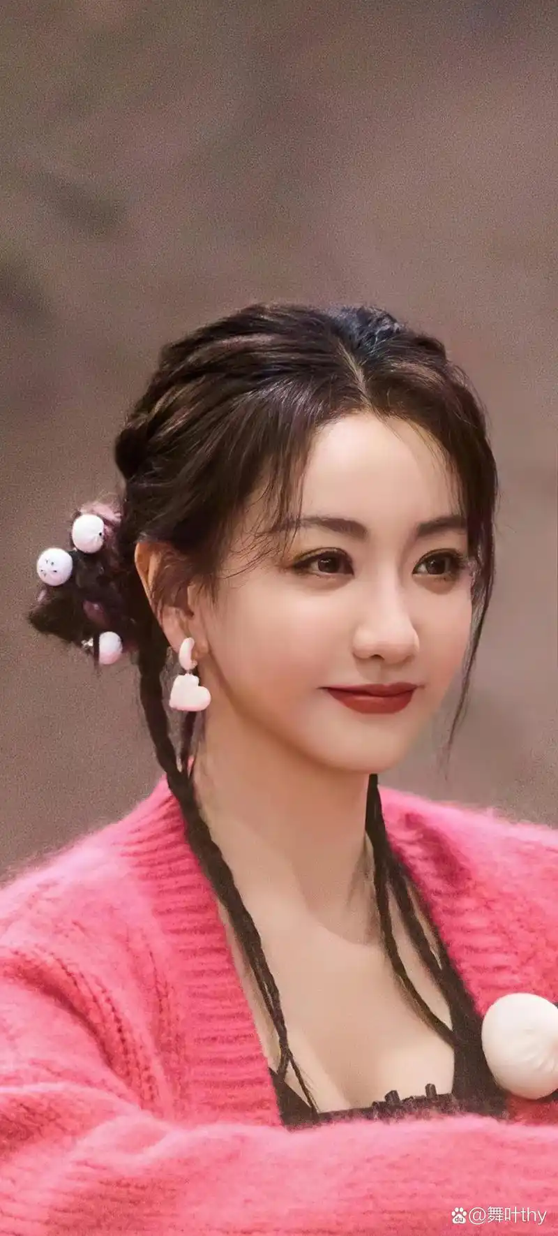 杨蓉美照大放送:优雅知性,眼如星辰,笑如春风 杨蓉的多张美照,将她