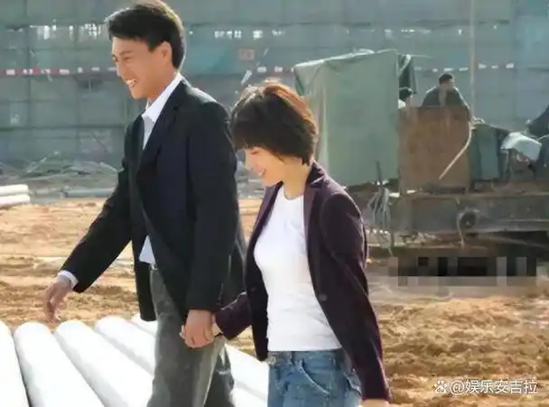 透过现象看"本质"2010年,靳东和李佳突然结婚的消息让整个娱乐圈沸腾