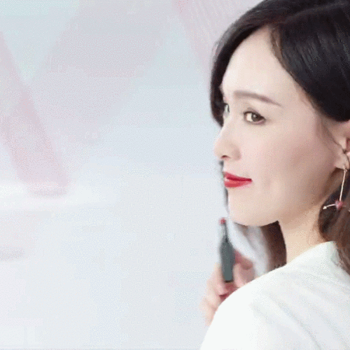 四小花口红动图:杨幂,唐嫣,刘诗诗,赵丽颖,看完谁的会让你有买的冲动?