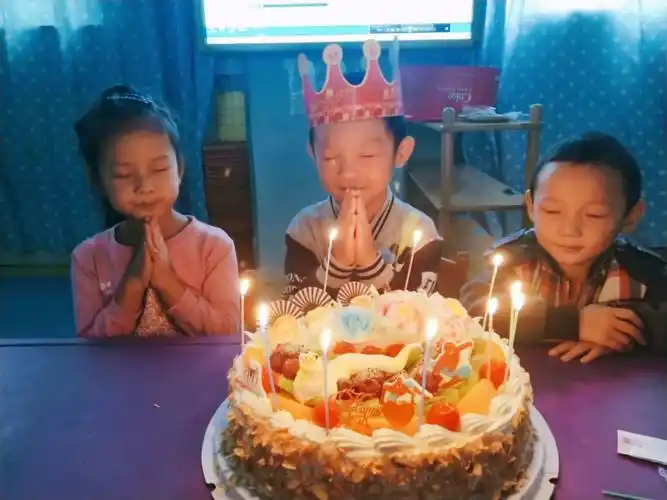 陈柄元小朋友过生日咯!