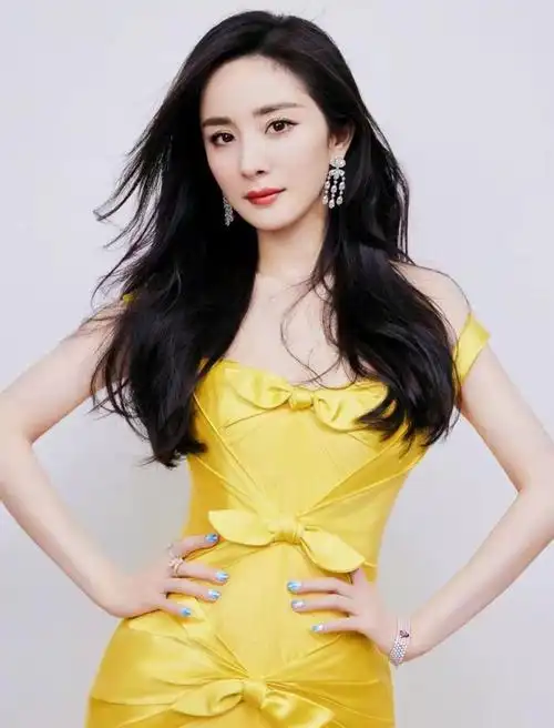 杨幂不愧是收视女王新剧双台联播穿警服小蛮腰吸睛成最美警花