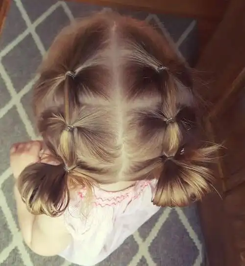 长发小女孩扎发大全 时尚好看每款不重样_儿童发型 - 美发站