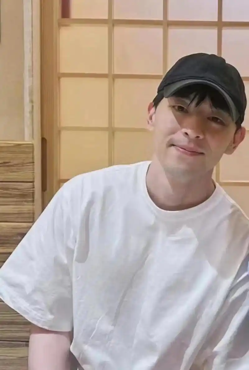 邓伦近况,发福没认出,开火锅店谋生,被曝隐婚生女遭圈内人远离