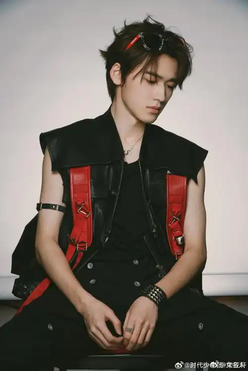 宋亚轩一款机车风的老公##宋亚轩袖箍