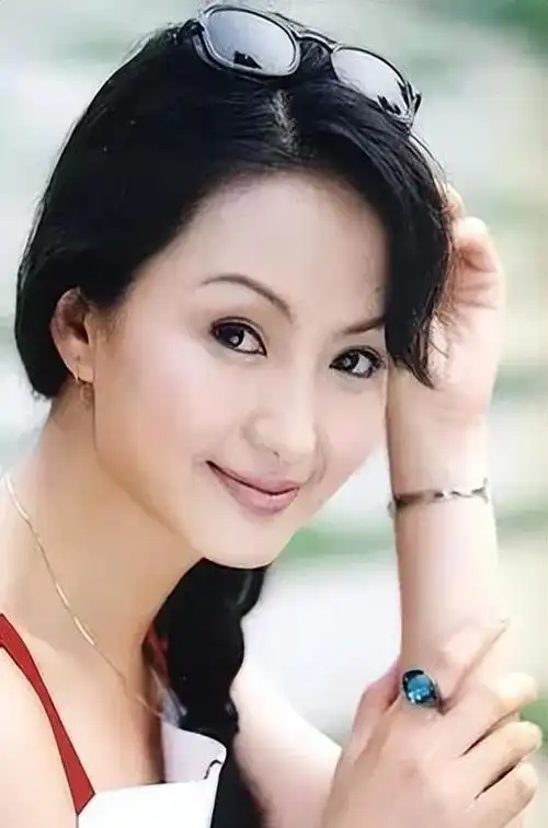 刘丹去世22年后,萧剑成家立业,背后母亲的无私坚守让人泪目