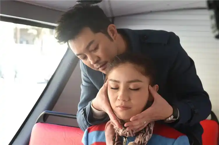 会玩沙溢为胡可按摩唱tfboys歌曲伴奏