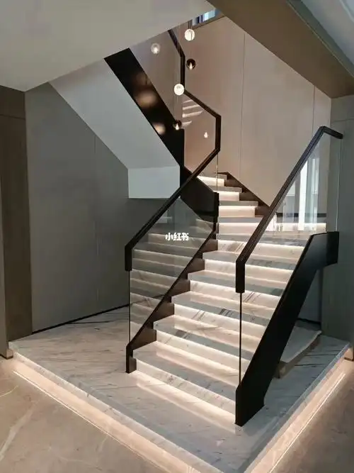 楼梯设计灵感库  #装修效果图  #新房装修  #玻璃楼梯扶手  #及装
