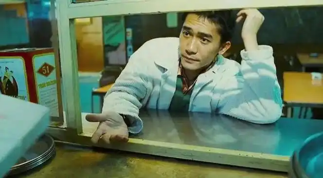 《春光乍泄》:开机后,张国荣和梁朝伟才发现王家卫是个大骗子|张国荣