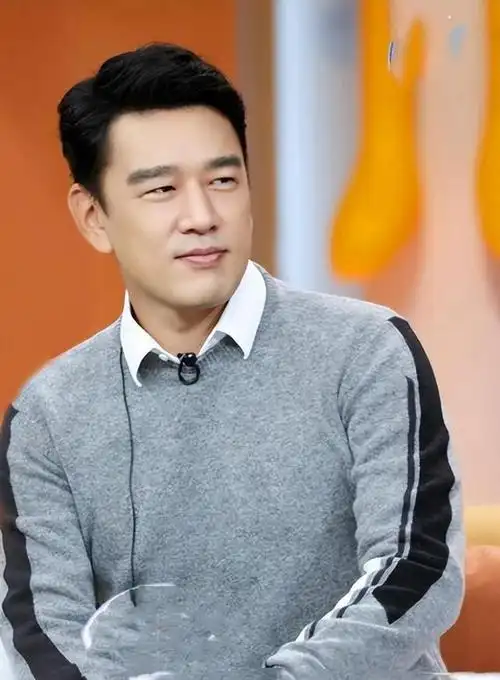 演员王耀庆为了省房租娶了房东的女儿当老婆结婚22年0绯闻