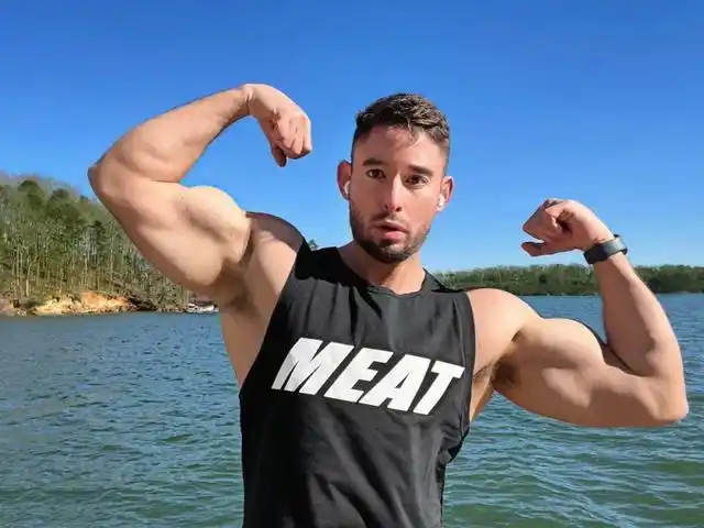 肌肉选美先生乔纳森·罗佐去世,因心脏病导致英年早逝