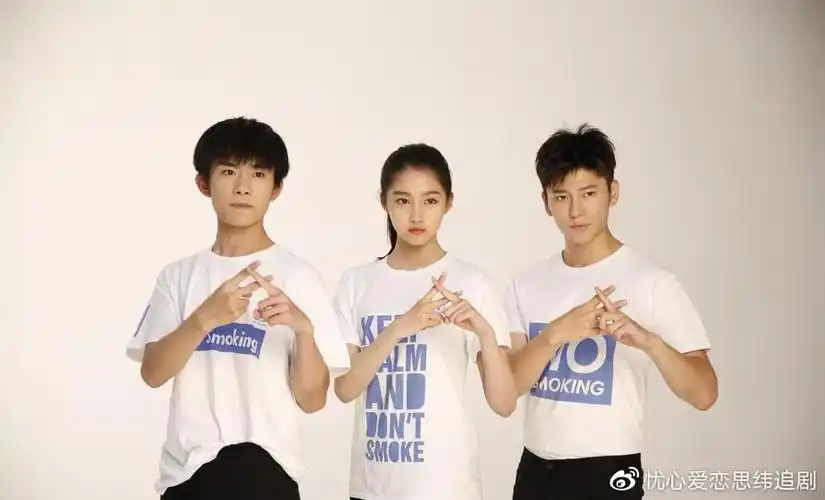 172cm关晓彤与178cm易烊千玺同台,看清两人身高:谁说谎一看便知