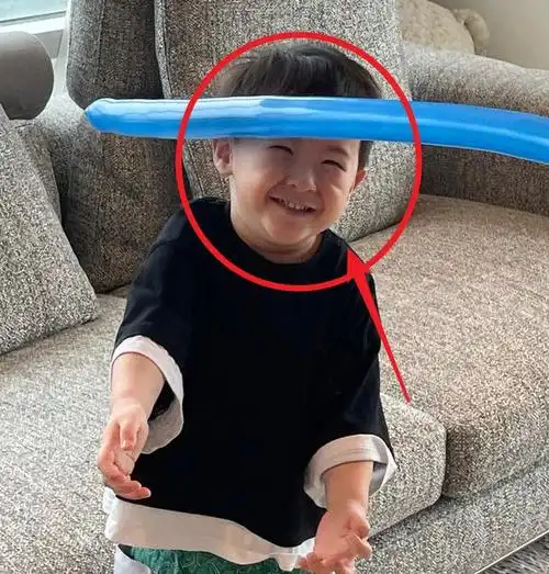 41岁沈腾晒3岁儿子近照,长相帅气颜值不输爸爸,妻子准备怀二胎