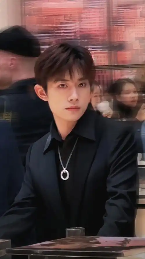 谁给易烊千玺化的妆##胖虎带易烊千玺溜达视频##满江红