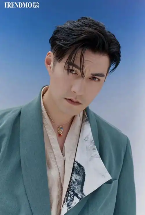 521心动狙击严屹宽登杂志封面演绎国风大片再现侧颜杀