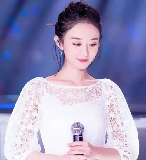 赵丽颖瞒不住了!背后纹身秘密被曝光,她在掩饰怎样心酸往事?