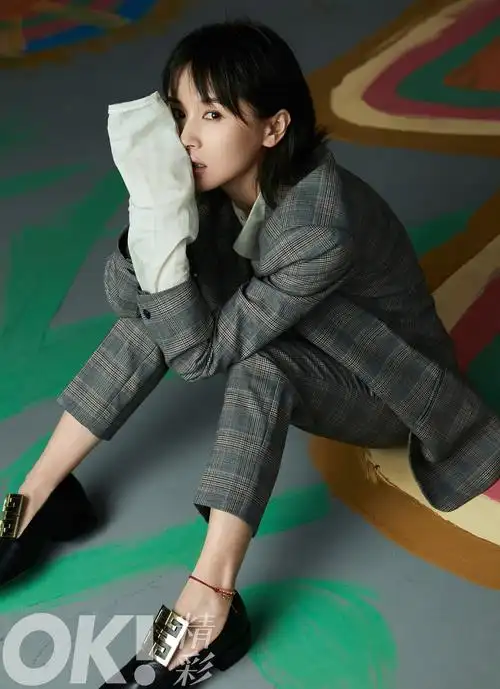 酷女孩再出动王子文登杂志封面演绎眼神杀