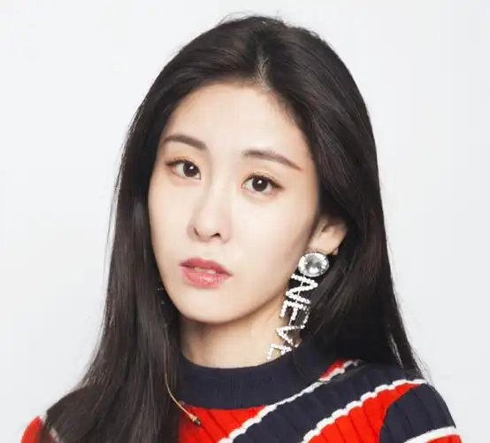 明星张碧晨娱乐圈实力歌手是华语乐坛中比较有音色辨识的女歌星