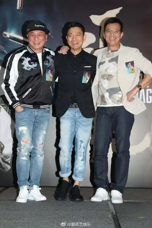 黄日华和刘德华对比, 这差距真大, 网友: 乔峰要走, 你们谁能阻拦