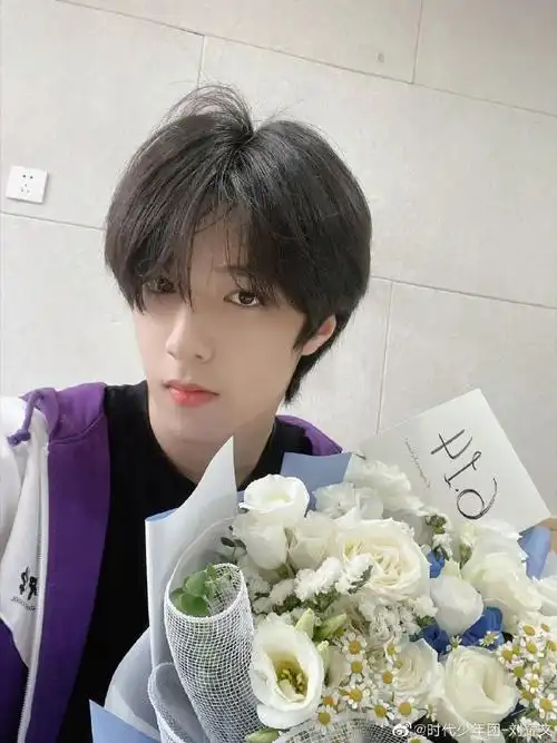 青年演员刘耀文##刘耀文炫迈品牌全球代言人