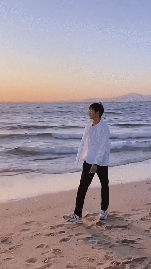 王源海边记忆碎片vlog#王源发布海边记忆碎片vlog,海边和夕阳,落日和