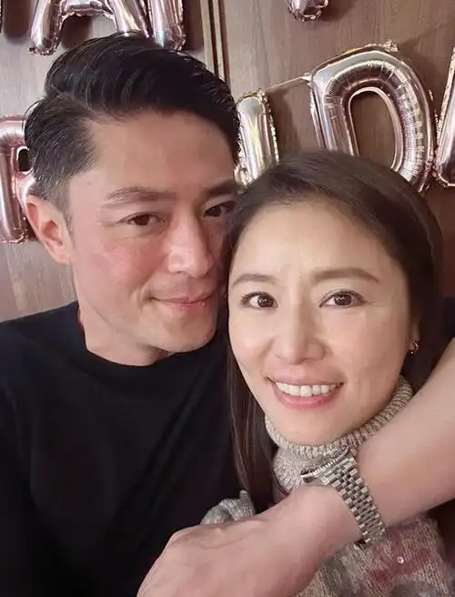 霍建华婚后戏少在忙什么林心如几乎天天送女儿上学