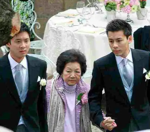 大哥比我强,二哥比我富,但我才是家里最幸福的|朱玲玲|霍震霆|霍启刚