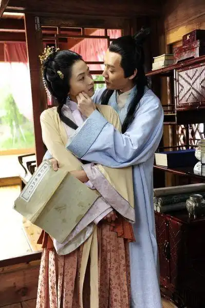 冯绍峰师妹加盟柳如是万茜首谈片中激情戏