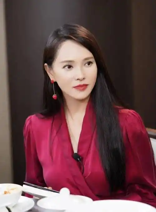 中国十大冻龄美女,第一名70岁了,还宛若少女