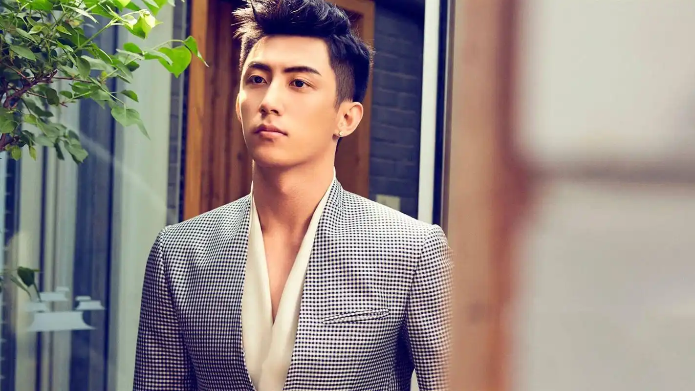 小鲜肉黄景瑜壁纸新晋男神黄景瑜