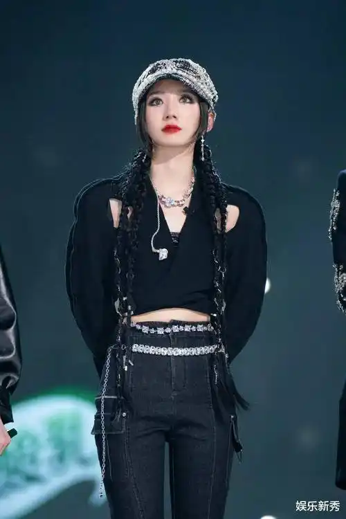 孟美岐坦言自己2年没有工作,引发网友热议_舞台_海豚_队友