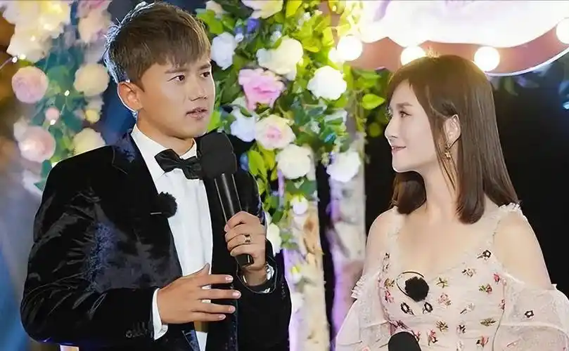 谢娜首晒自己与仨女儿合影,感恩母亲的付出,小咘芽肉嘟嘟超萌_张杰