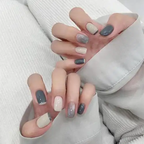 跳色蓝色秋冬美甲图片