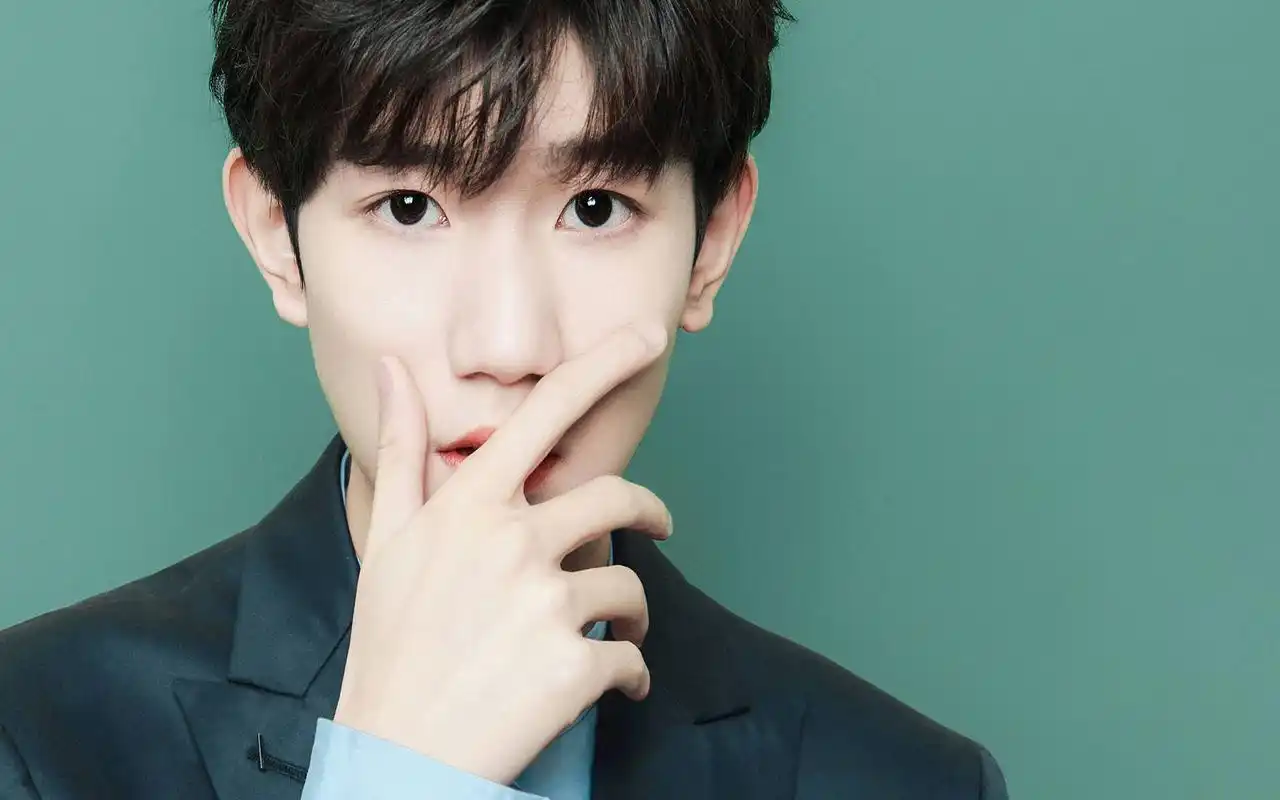 tfboys王源西装帅气写真图片桌面壁纸