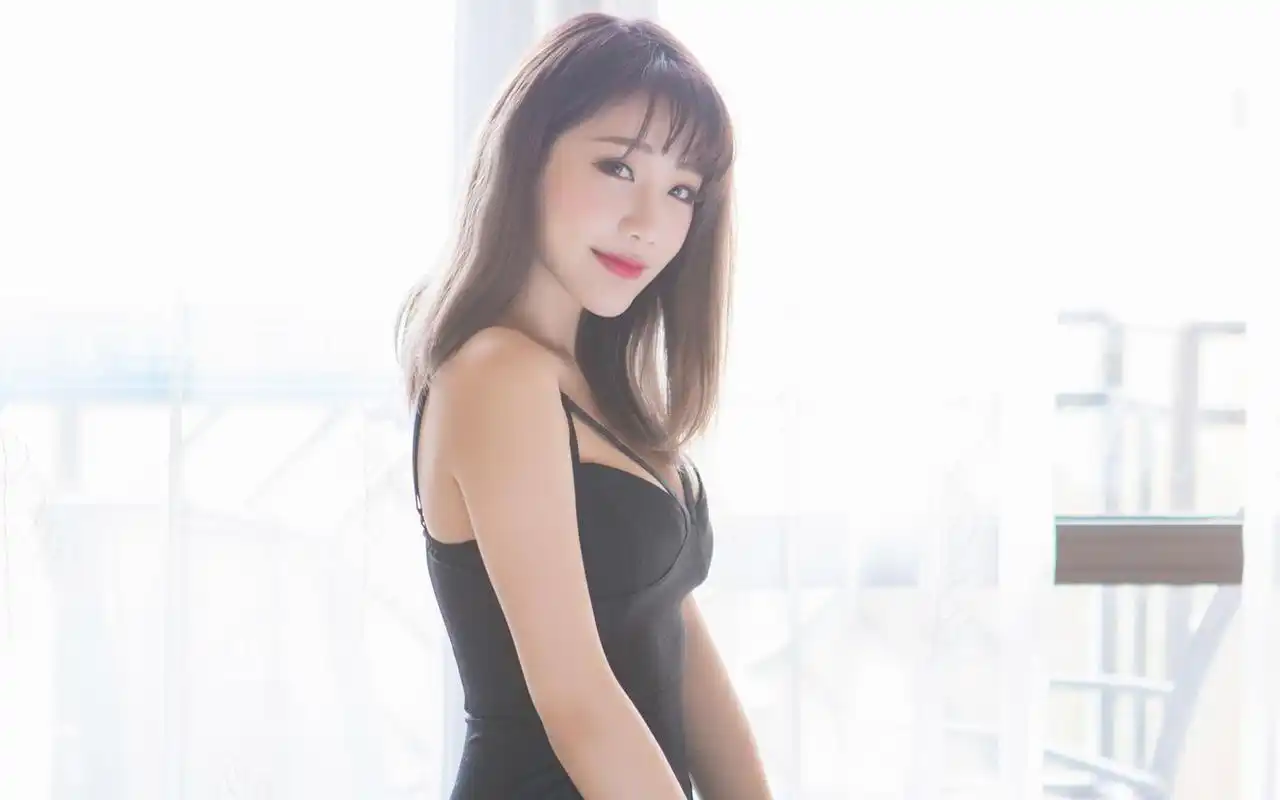 气质长裙性感美女图片电脑桌面壁纸下载,模特美女的好身材,加上一席