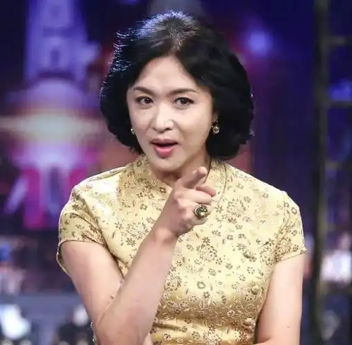 金星内涵热巴穿深v捂胸,惨遭粉丝围攻:男人别管女人的事!插图14